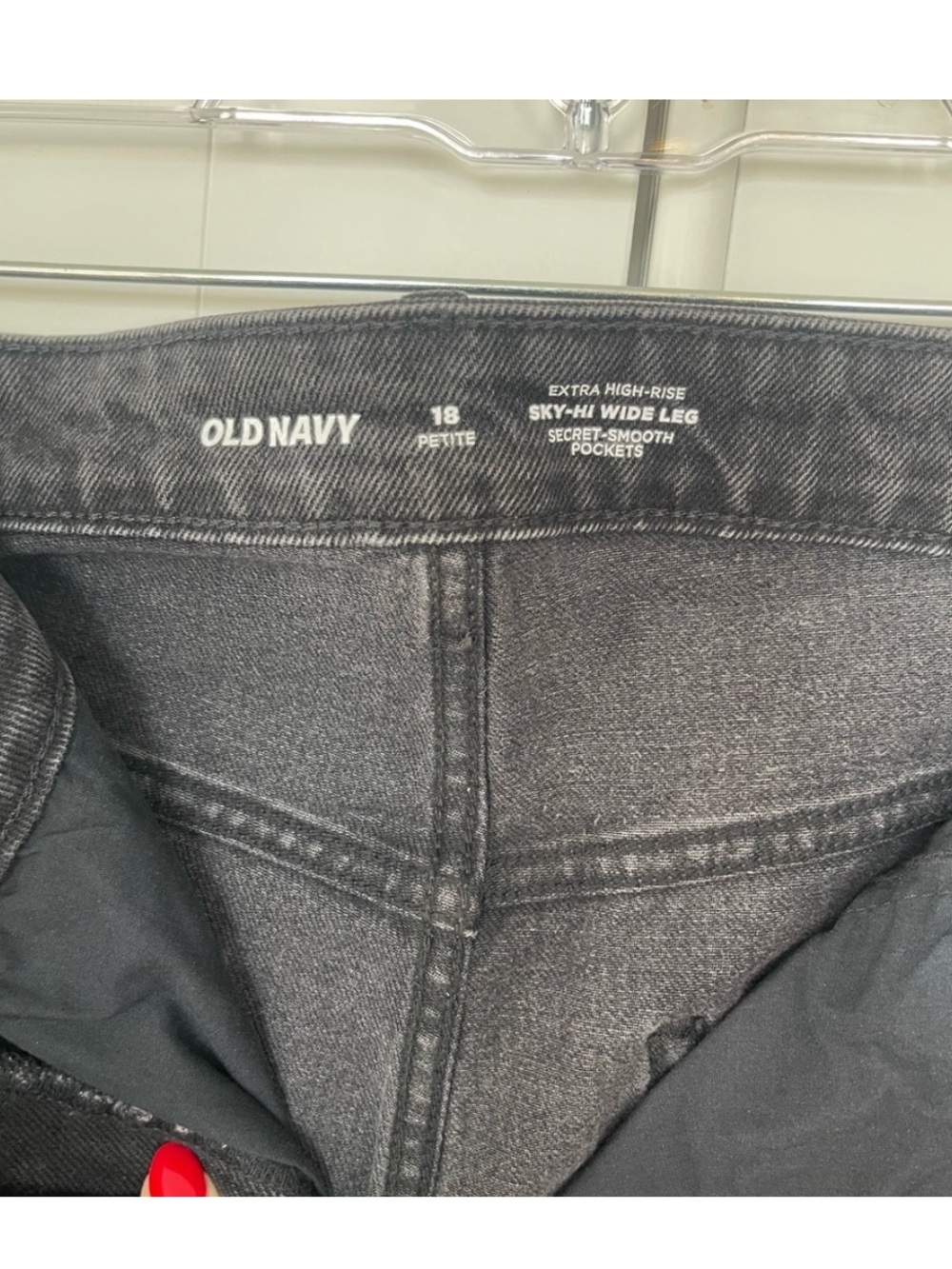 3qty Old Navy Petite Women’s Jeans (two are NWT) - Picture 5 of 7